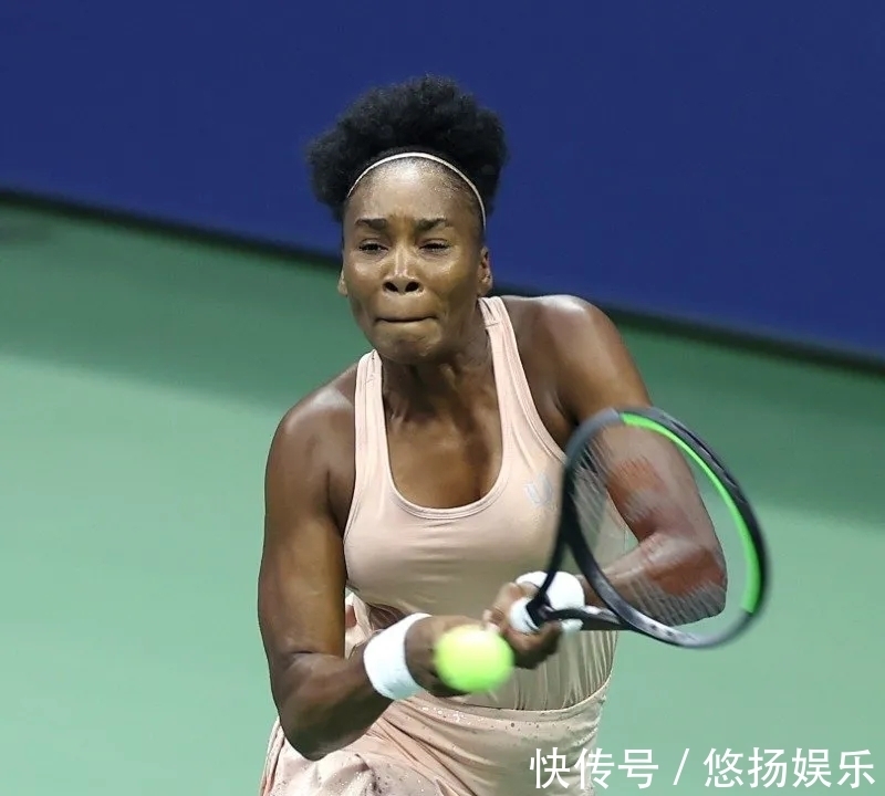 刻展现出足 刻展现出足